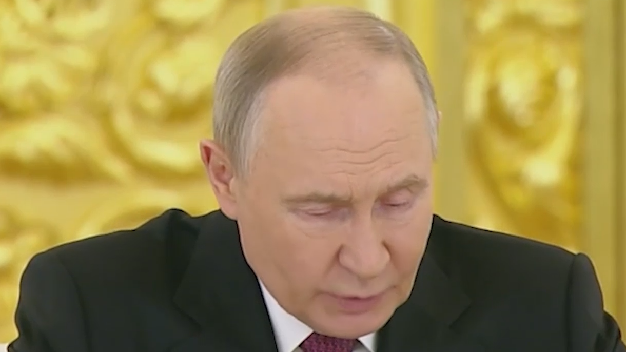 Путин поручил немедленно начать структурную перестройку экономики России