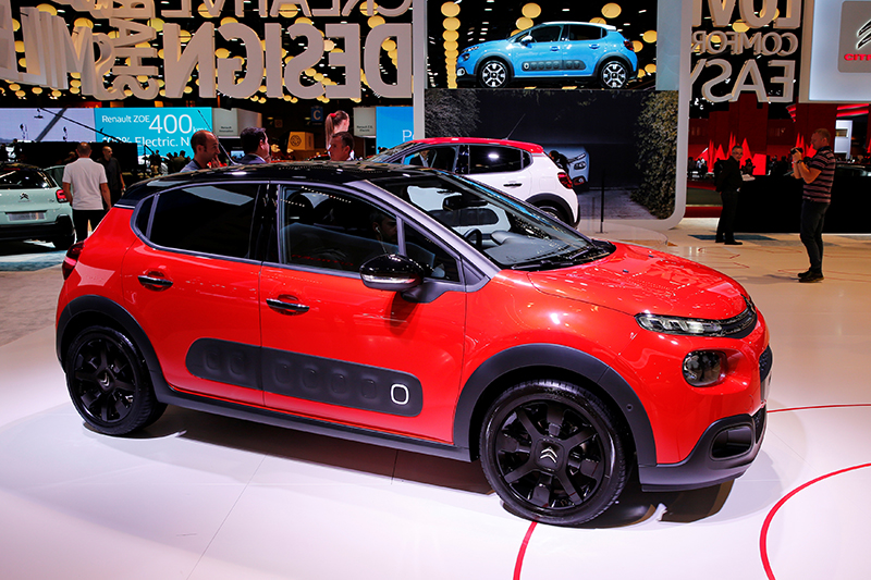 Новая Citroen C3 сильно напоминает модель&nbsp;C4. Под необычным кузовом скрывается прежняя, но&nbsp;значительно модернизированная и&nbsp;растянутая платформа. Новый С3 на&nbsp;50&nbsp;мм длиннее предыдущей модели, но&nbsp;объем багажника не&nbsp;изменился&nbsp;&mdash;&nbsp;по-прежнему составляет 300&nbsp;л
