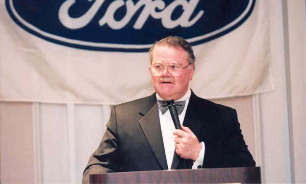 Президент Ford Motor уходит в отставку