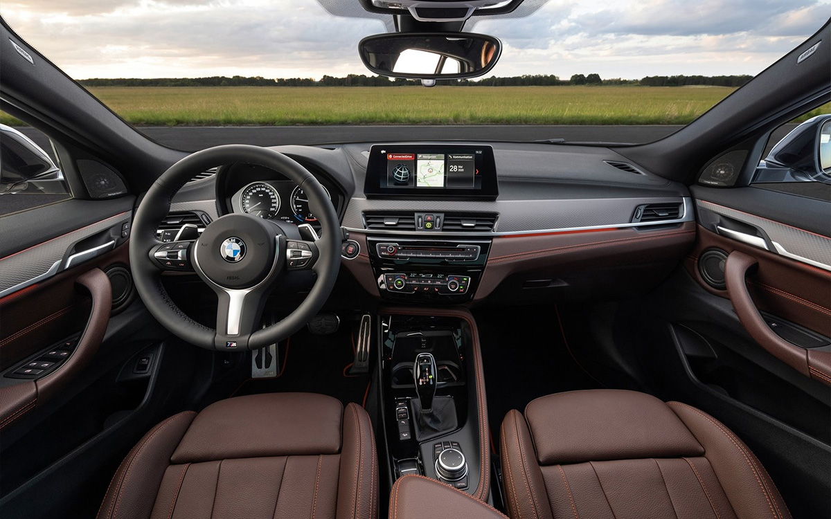Кроссовер BMW X2 получил в России молодежную спецверсию