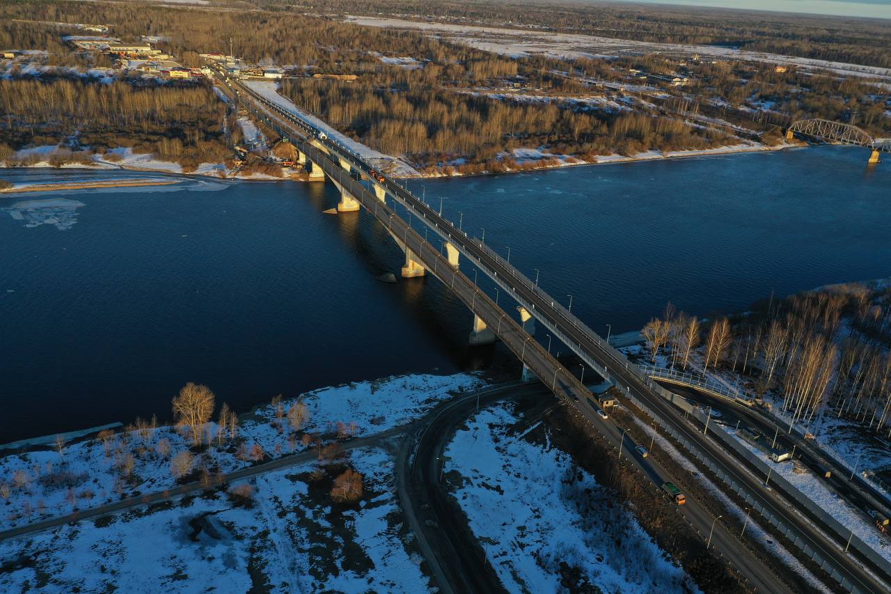 Мост через реку Волхов в Киришском районе