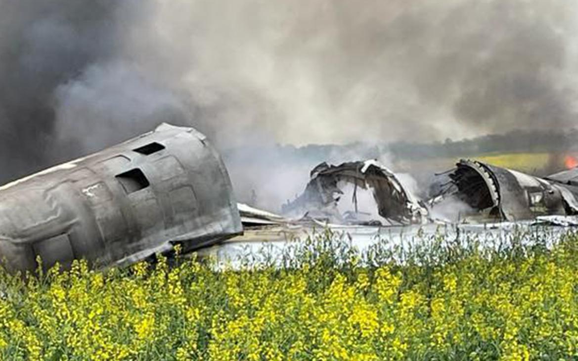Двух летчиков упавшего в Ставрополье Ту-22М3 доставили в больницы