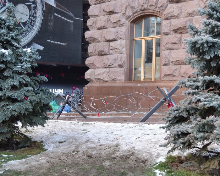 На фронтах Киева: репортаж со снежных баррикад