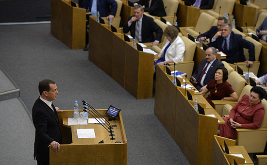 Дмитрий Медведев выступает с отчетом о результатах деятельности правительства РФ за 2015 год. 19 апреля 2016 года


