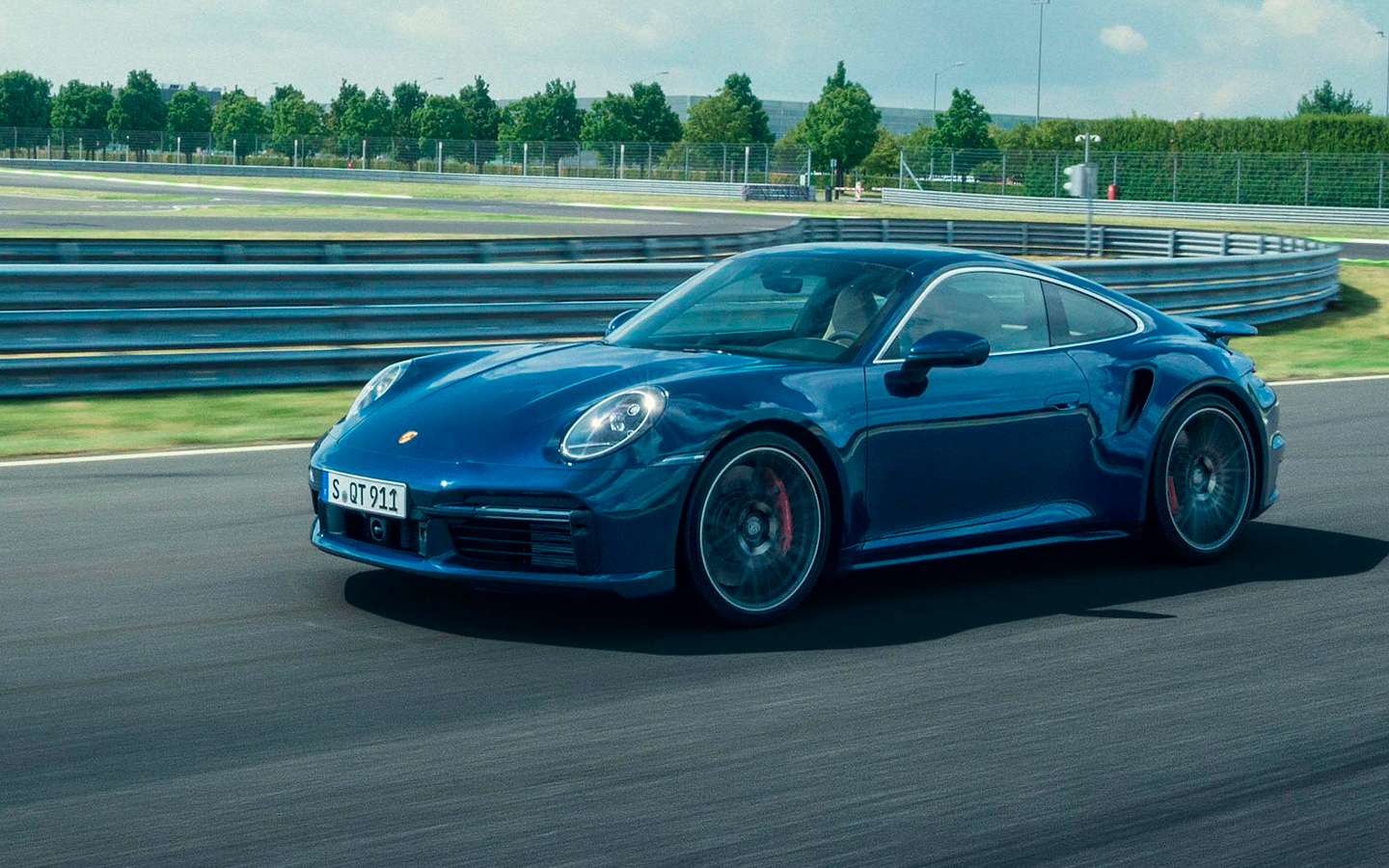 Porsche 911 Turbo стала мощнее и быстрее