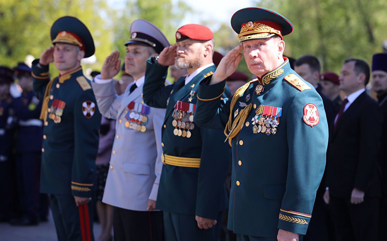Золотов наградил двух офицеров Росгвардии за мужество в ходе спецоперации