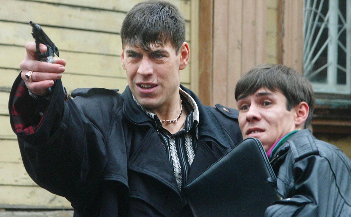 Дмитрий Дюжев и Алексей Панин на съемках фильма &laquo;Жмурки&raquo; режиссера Алексея Балабанова, 2004 год