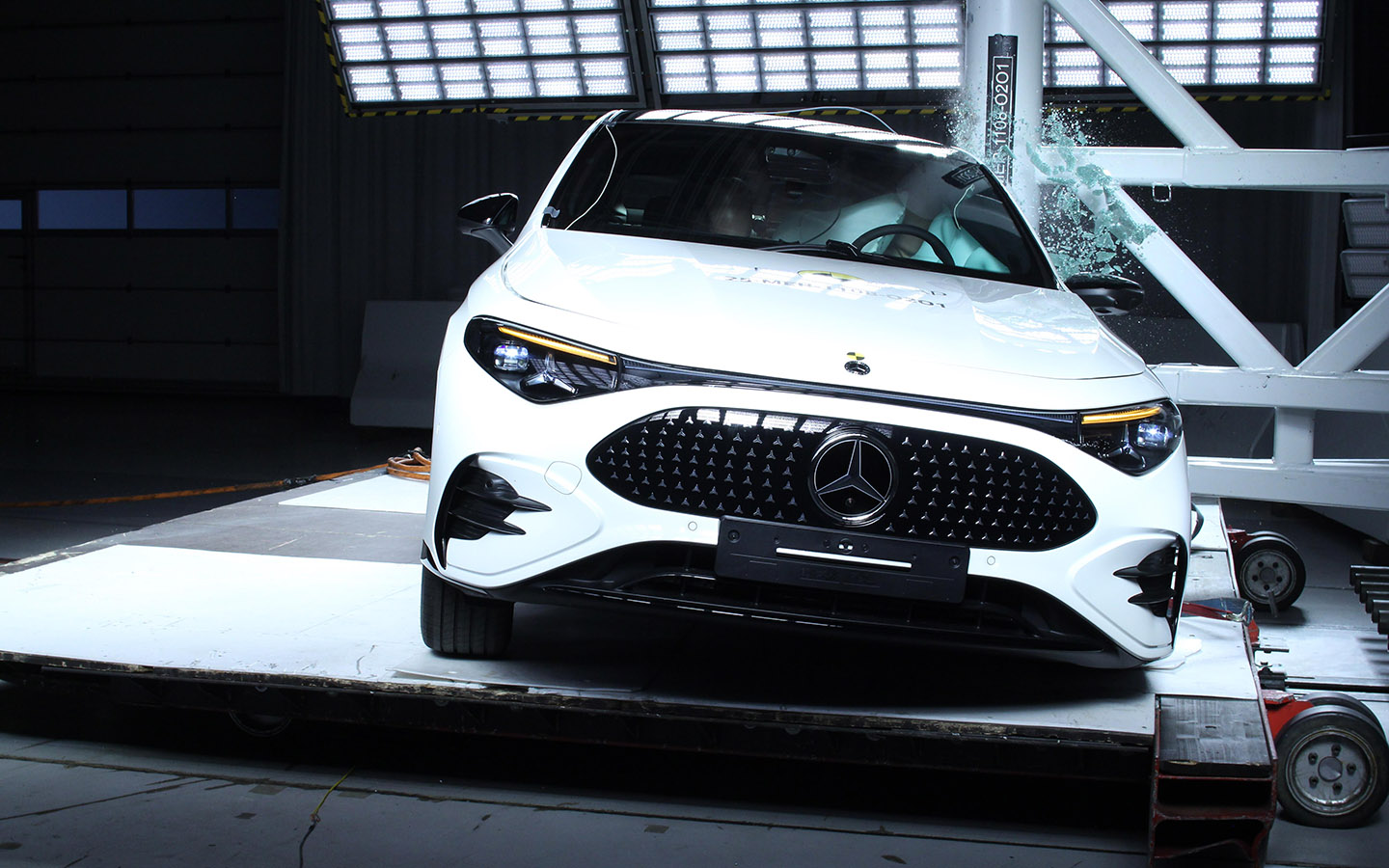 Краш-тест Mercedes-Benz CLA