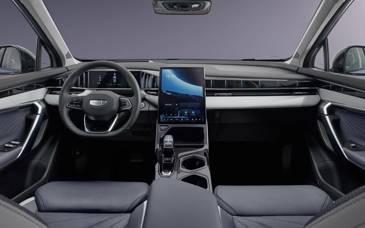 Geely Atlas. На выбор 4 комплектации, из них 3 полноприводные