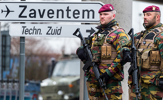 Бельгийские солдаты в&nbsp;аэропорту в&nbsp;Брюсселе
