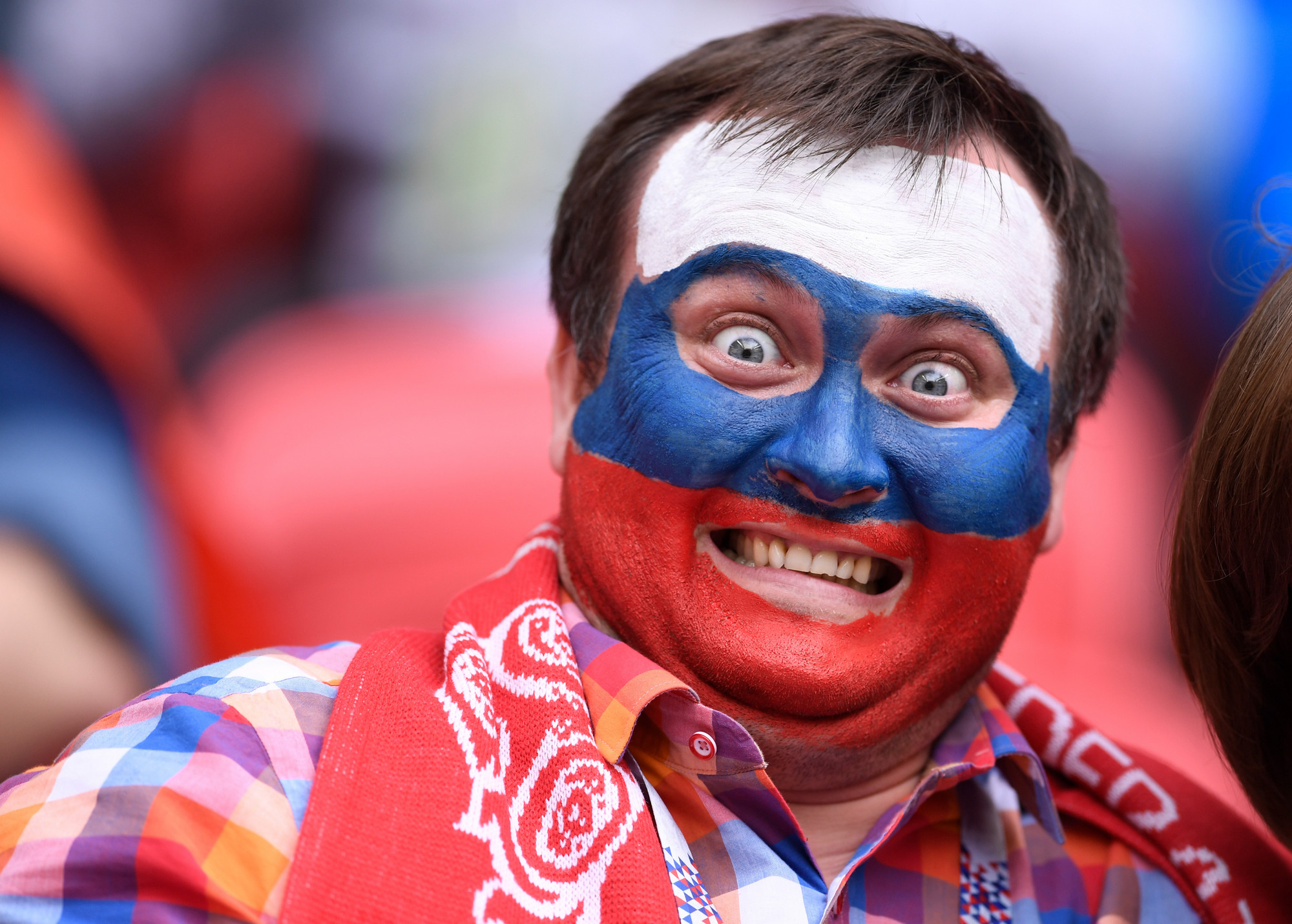 Болельщик сборной России перед матчем против Мексики. По окончании матча его настроение изменилось