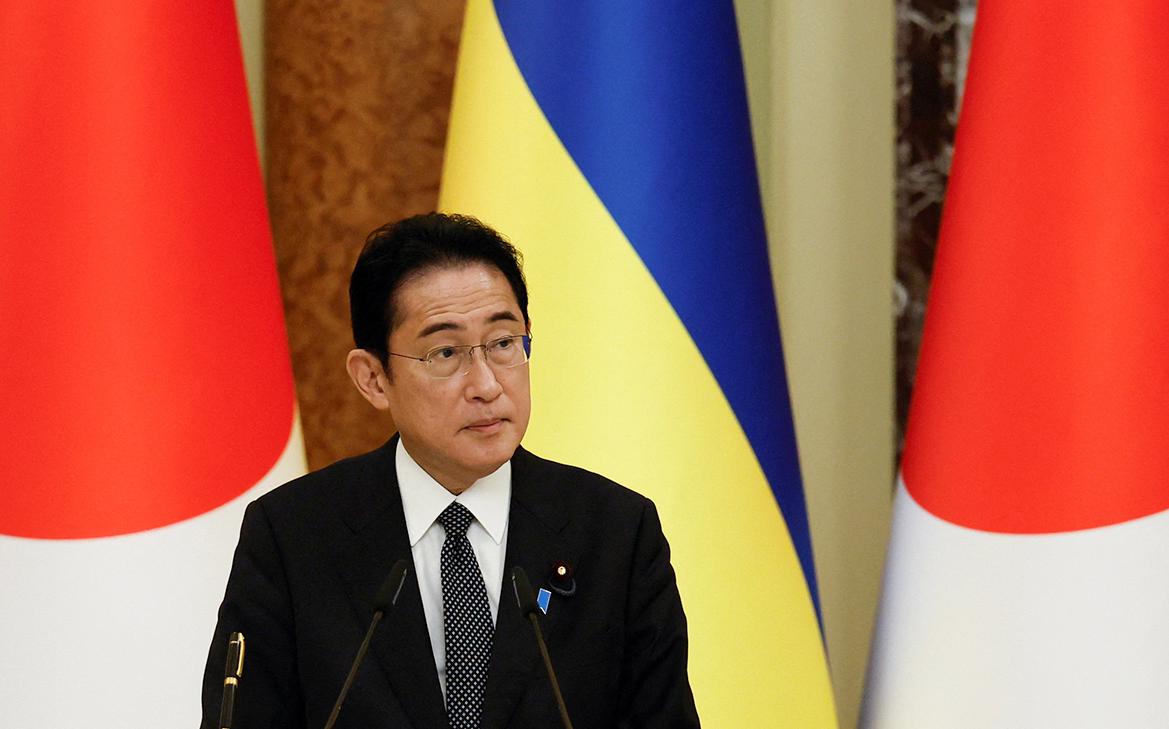 Премьер Японии одобрил выделение $30 млн на вооружение для Украины