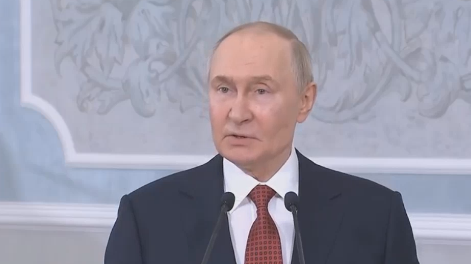 Путин ответил на упрек об агрессивной России поговоркой о бревне в глазу