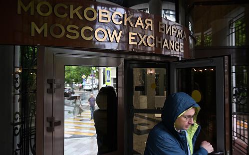Индекс Мосбиржи впервые за два месяца превысил 2400 пунктов