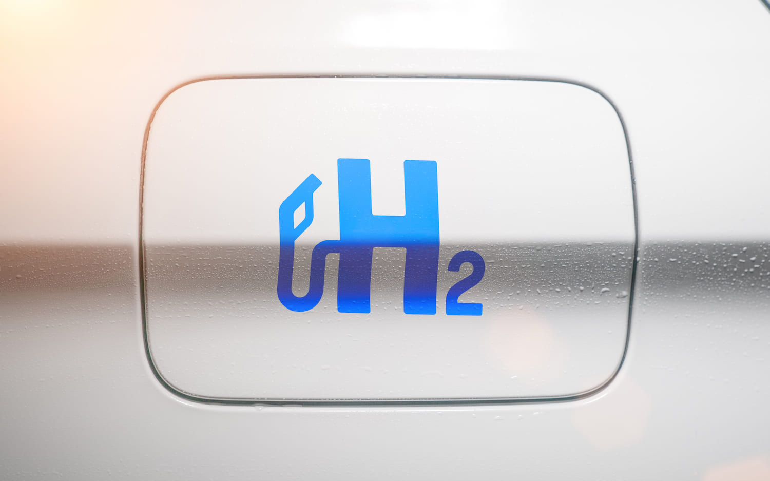 Первый в мире автомобиль с водородным двигателем поступит в продажу в Японии 15 декабря