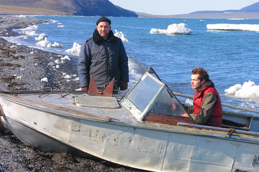 Сергей Пускепалис и Григорий Добрыгин во время съемок фильма «Как я провел этим летом», 2008 год