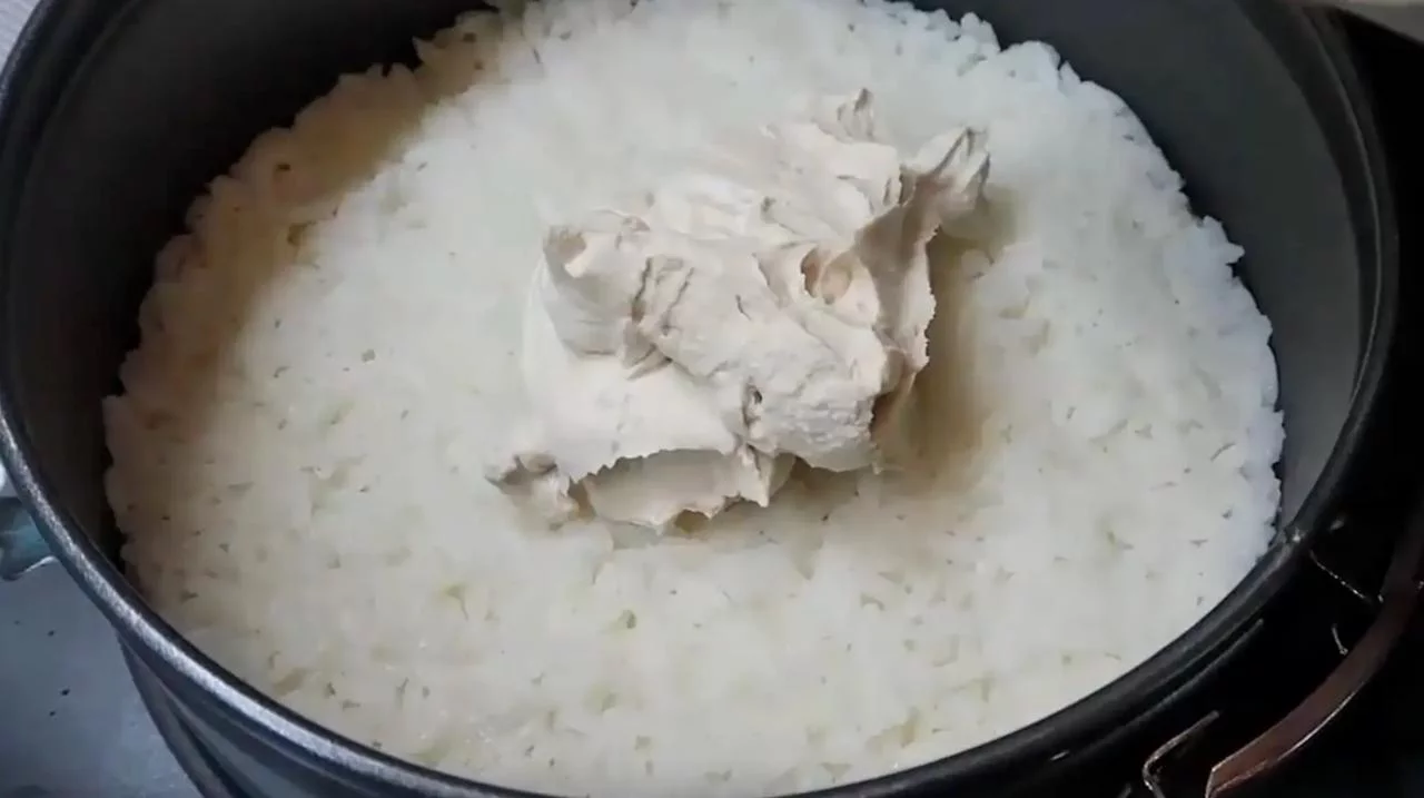 Выложите ингредиенты слоями