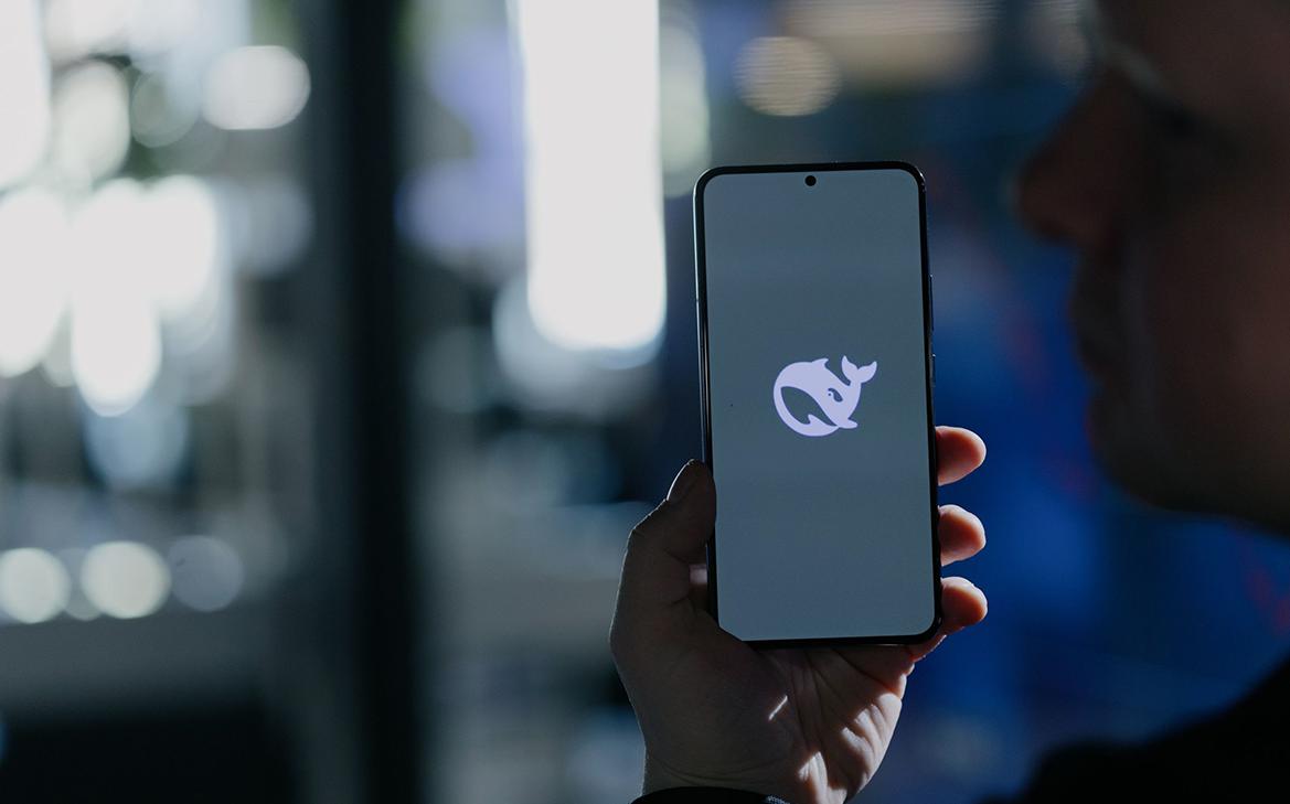 Число жалоб на работу DeepSeek в России превысило 6 тыс. за сутки