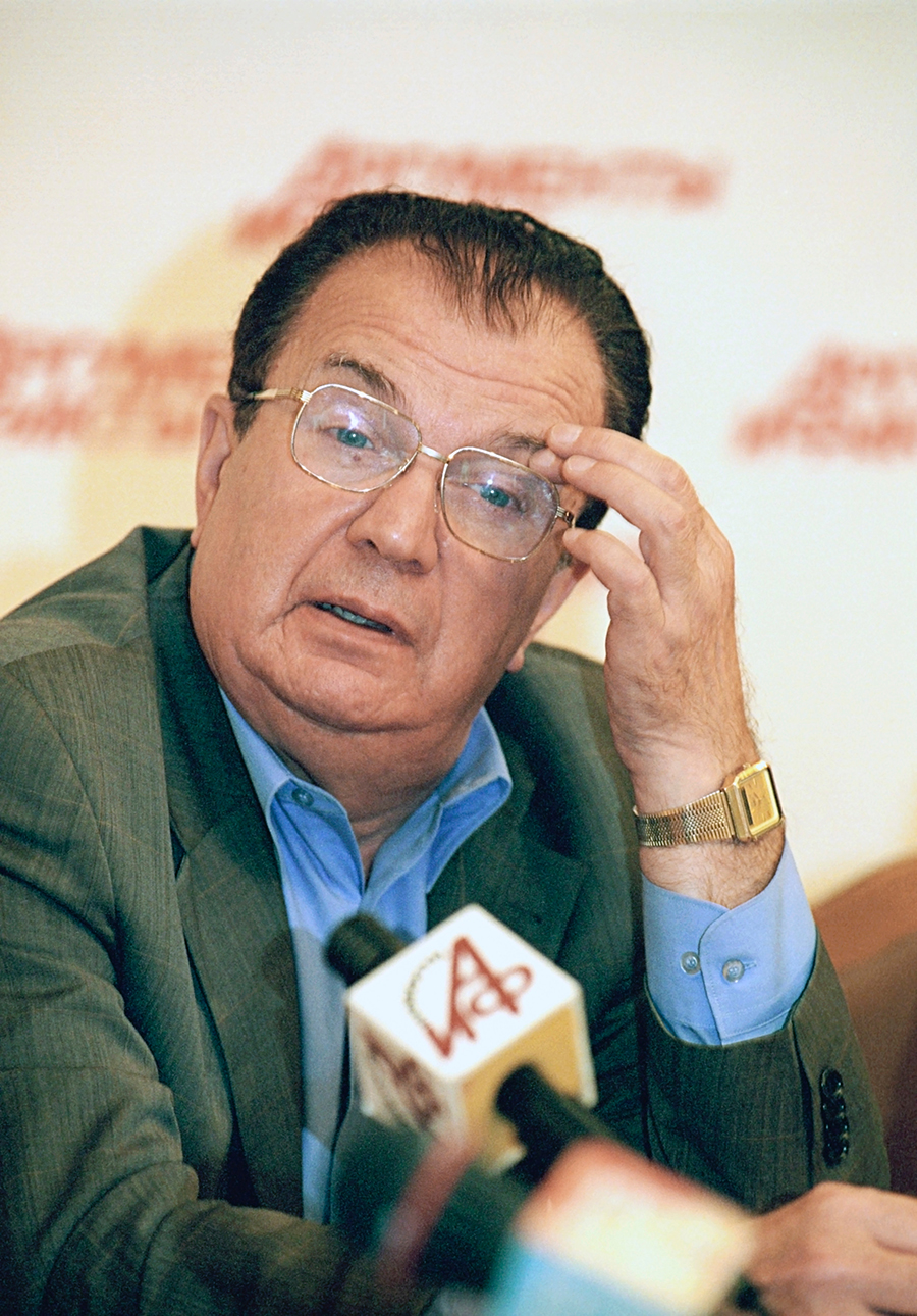 В 1990-е Кио получил звание народного артиста РСФСР и был избран председателем Союза цирковых деятелей России.