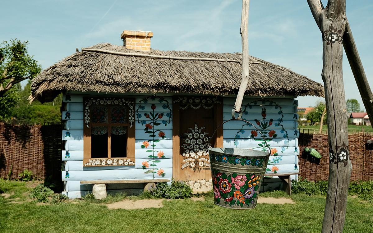 Печь, ковры и кружева: как обустроить дачу в русском стиле | РБК Недвижимость