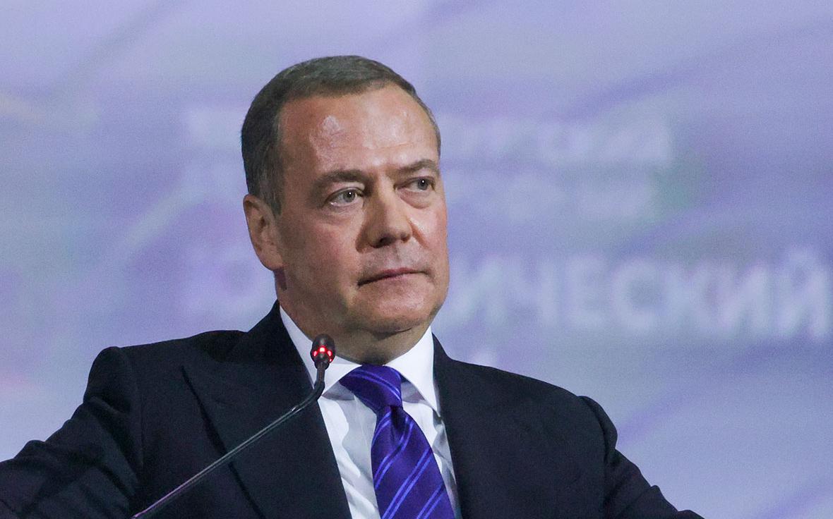 Медведев призвал расширить биометрическую проверку мигрантов на границе