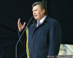 В.Янукович обвинил В.Ющенко в давлении на КС