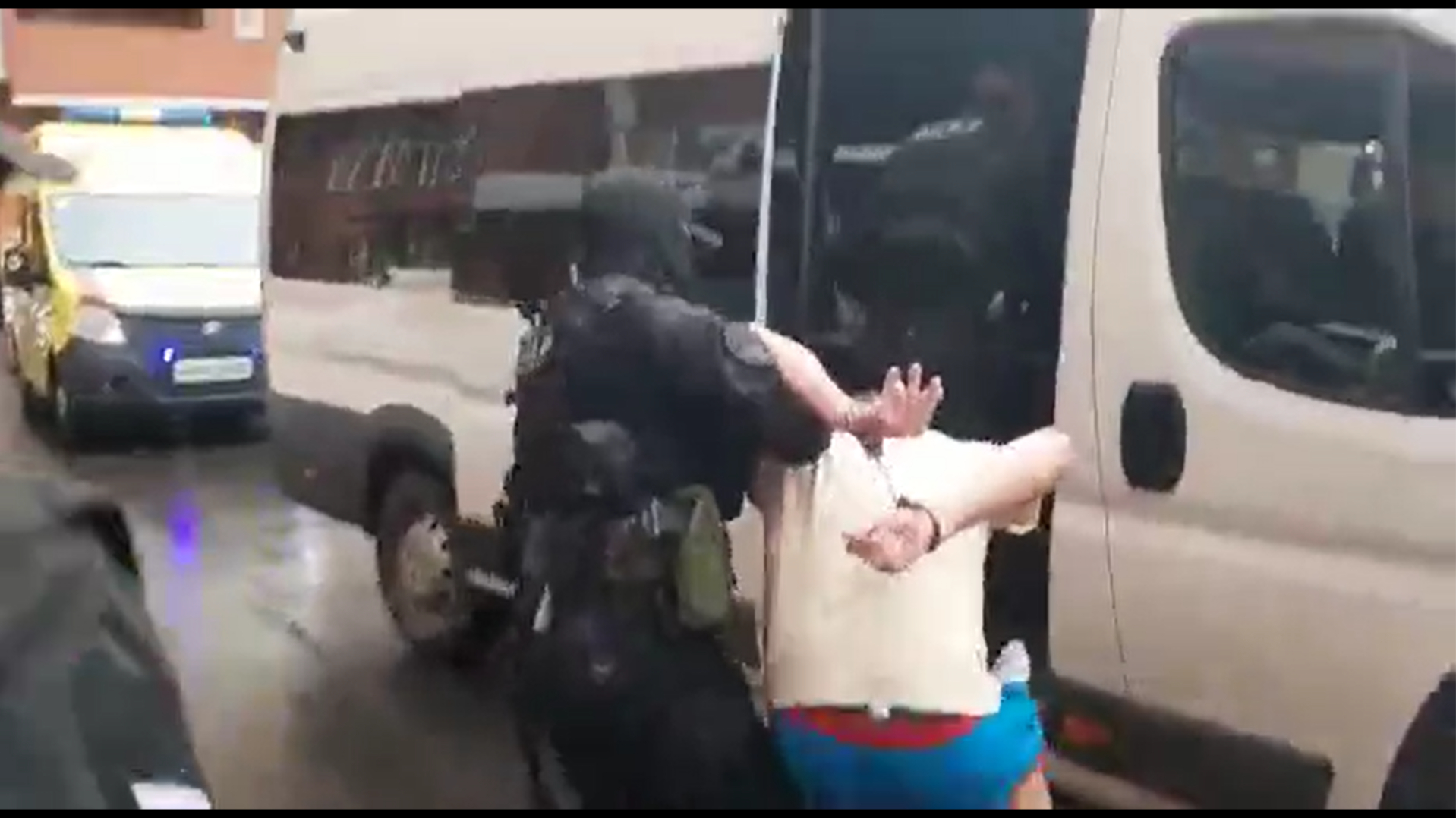 в иркутске мужчина с ребенком вылез на наружную сторону балкона кажется собирается прыгнуть. Смотреть фото в иркутске мужчина с ребенком вылез на наружную сторону балкона кажется собирается прыгнуть. Смотреть картинку в иркутске мужчина с ребенком вылез на наружную сторону балкона кажется собирается прыгнуть. Картинка про в иркутске мужчина с ребенком вылез на наружную сторону балкона кажется собирается прыгнуть. Фото в иркутске мужчина с ребенком вылез на наружную сторону балкона кажется собирается прыгнуть
