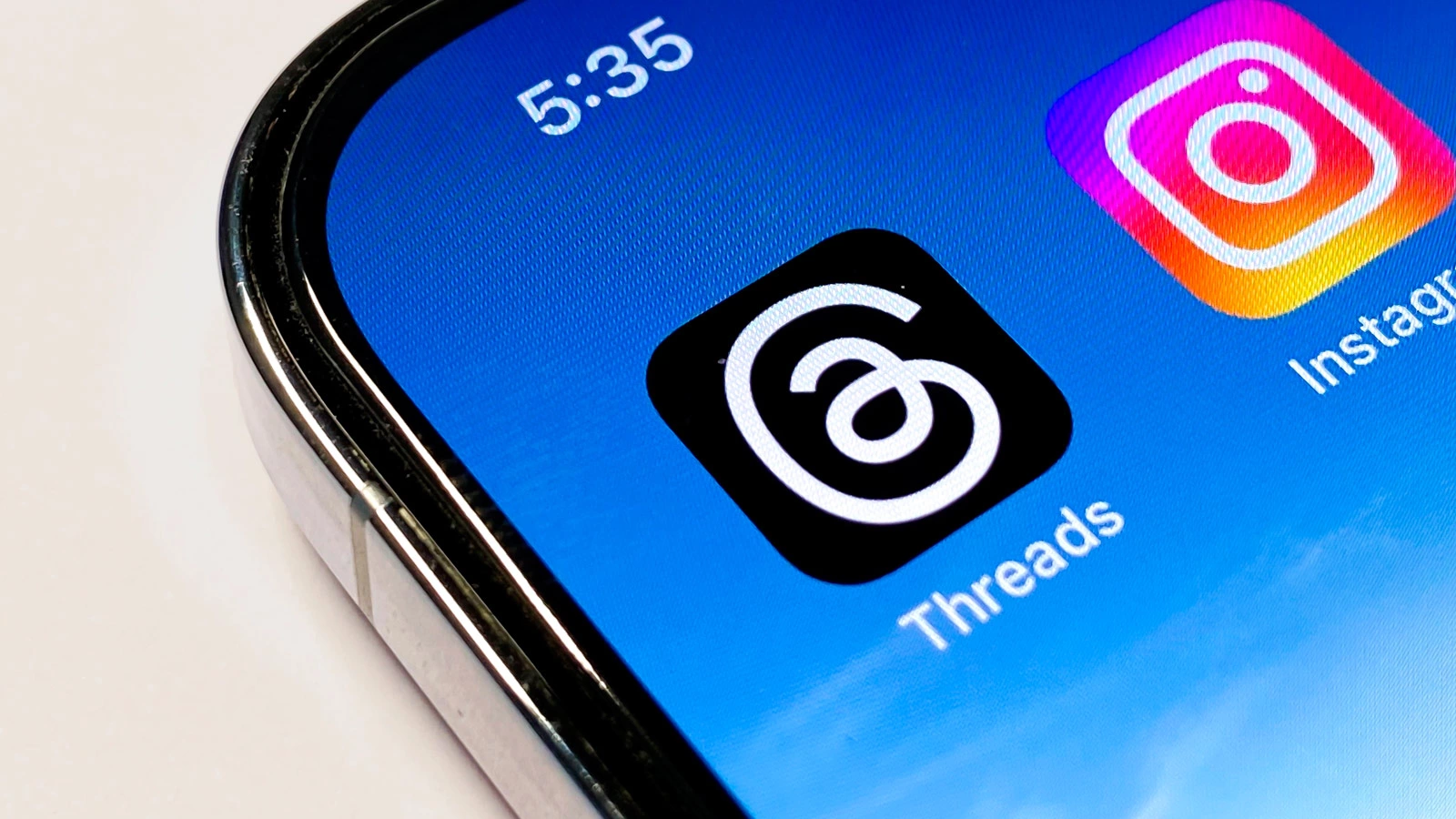 Приложение Threads от Instagram* доступно в App Store и Google Play. Как запустить в России