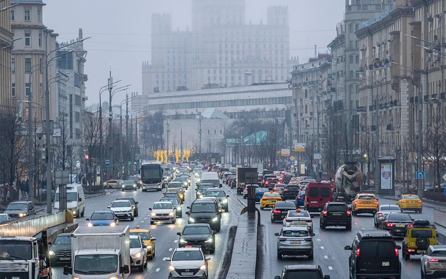 Ценовой шок и арест за шины. Что нового ждет водителей с 1 декабря