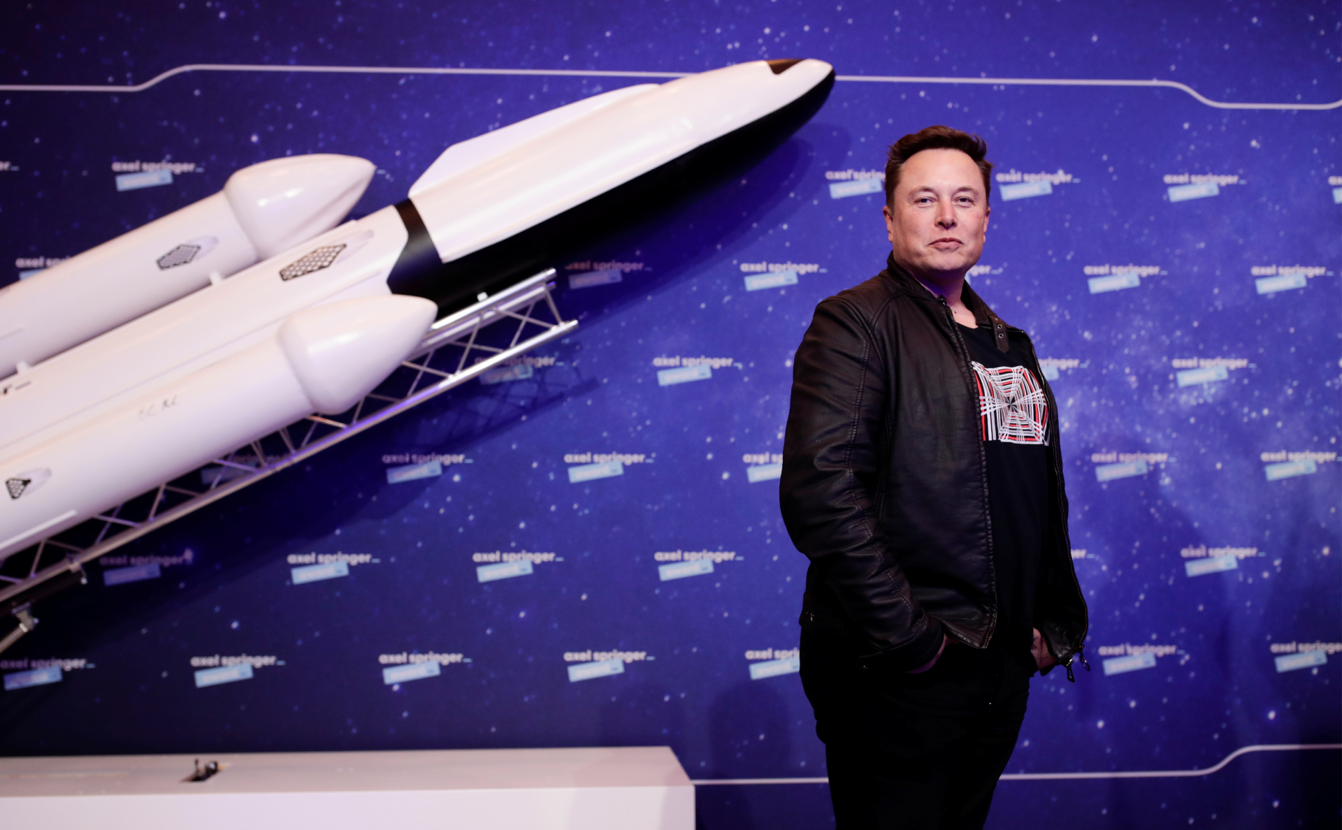 Илон Маск провел исследование иммунитета к COVID на волонтерах из SpaceX —  РБК