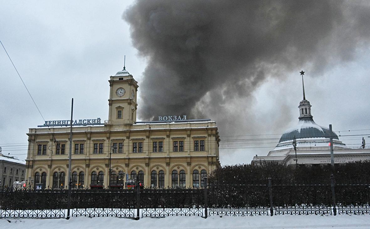 Пожар рядом с тремя вокзалами в Москве. Фоторепортаж