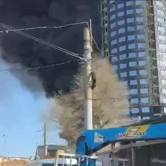 Во Владивостоке загорелся строящийся жилой комплекс