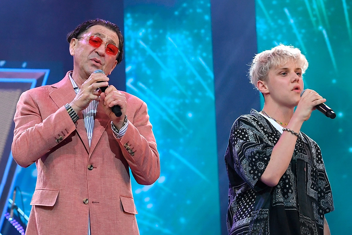 Григорий Лепс и Ваня Дмитриенко выступают на открытии 5-го международного музыкального фестиваля «Жара» в Crocus City Hall