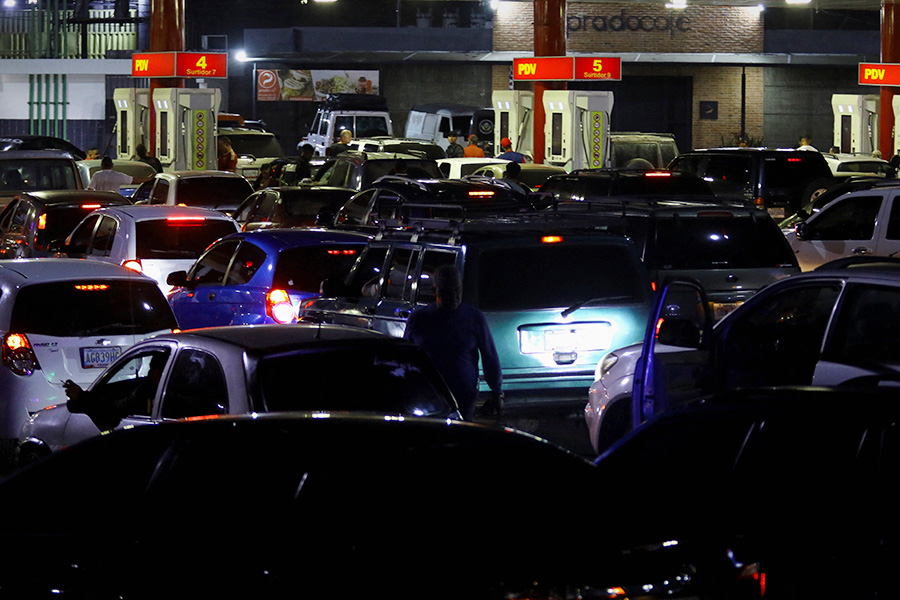 Очередь на автозаправке.