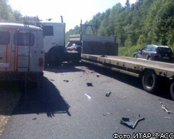В Новосибирской области трое погибли в иномарке, врезавшейся поочередно в два КамАЗа