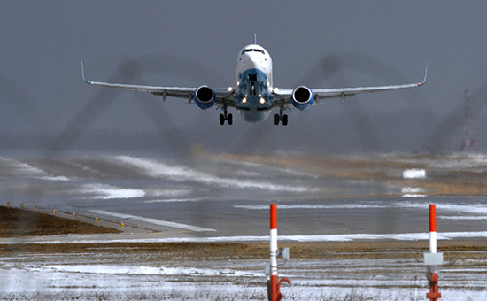 Самолет Boeing 737 совершает посадку в&nbsp;аэропорту Внуково в&nbsp;Москве
