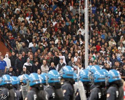 В Италии отменили матч Евро-2012 из-за буйства болельщиков. Видео
