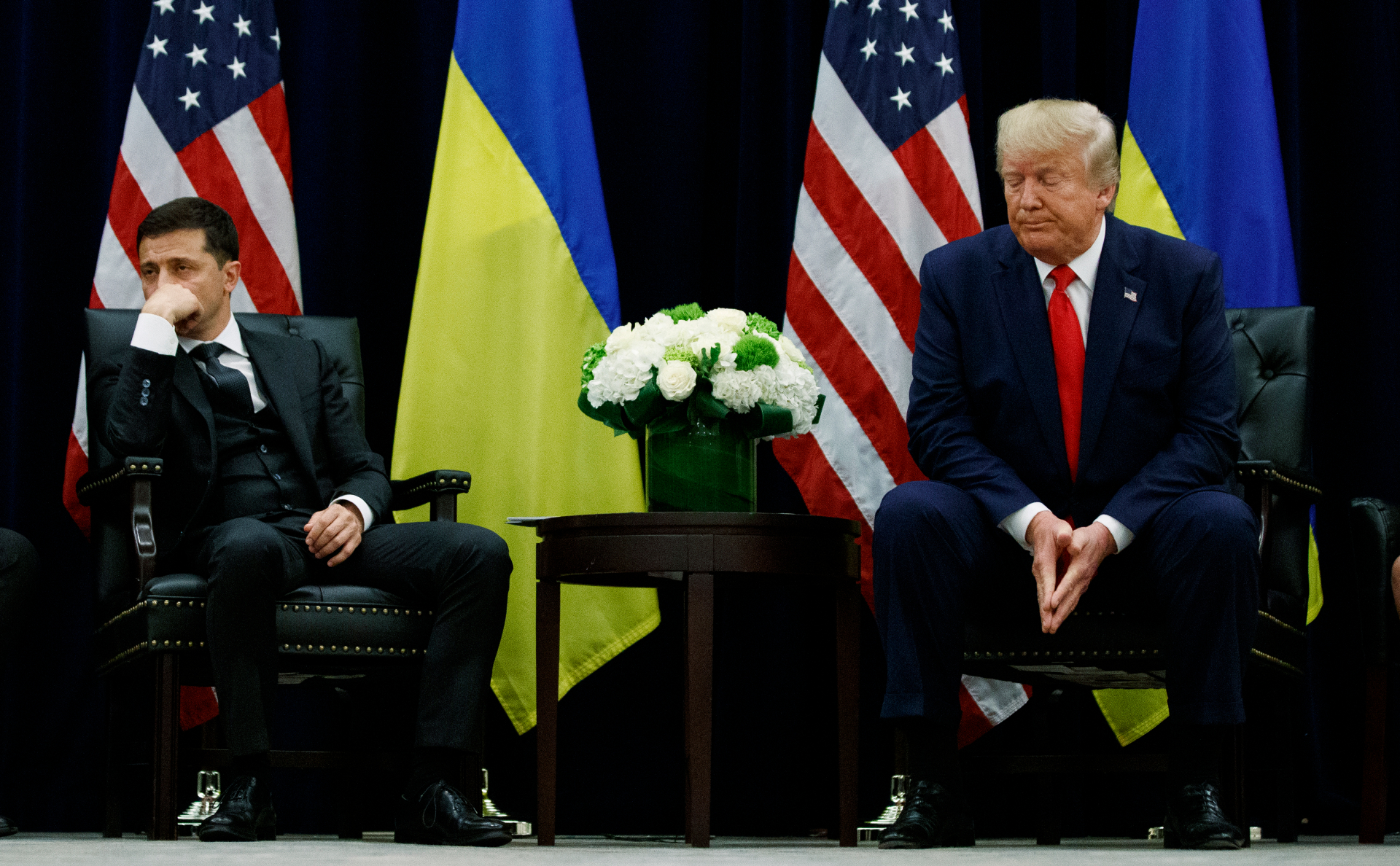 Владимир Зеленский (слева) и Дональд Трамп (справа)