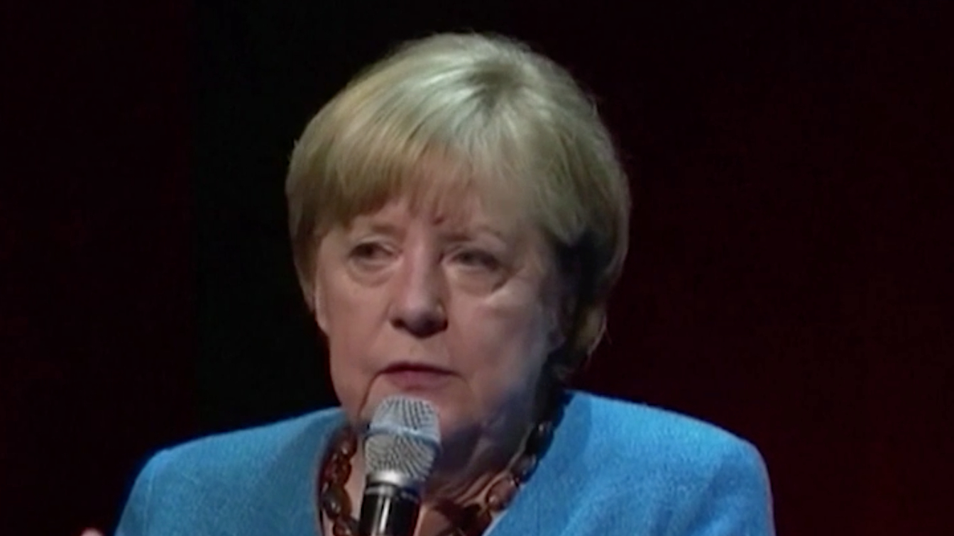 Меркель объяснила отказ быть посредником между Россией и Украиной