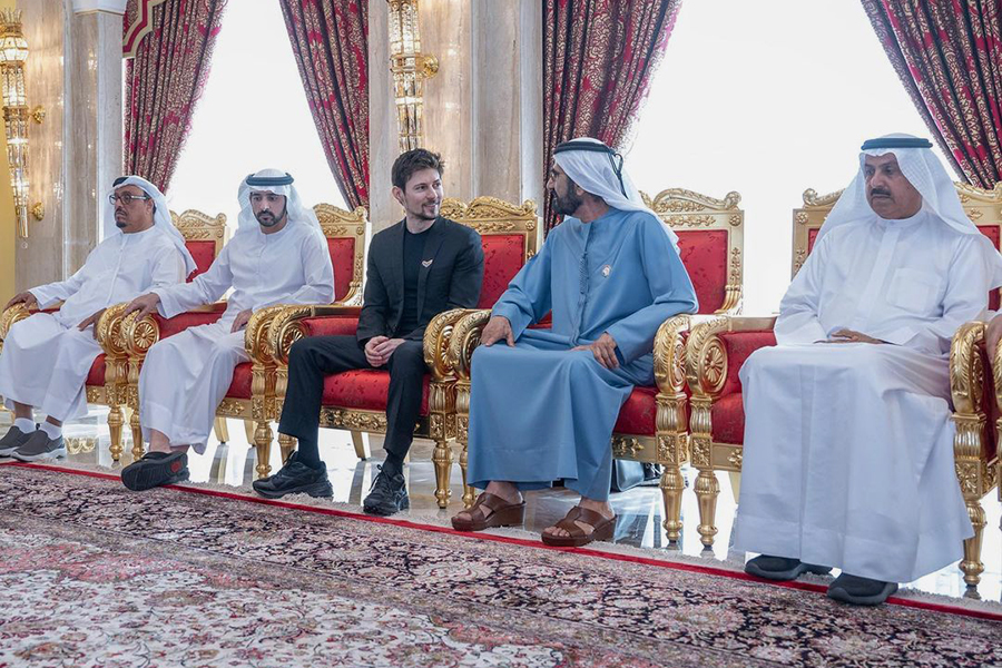 Павел Дуров&nbsp;(теритий слева)&nbsp;и премьер ОАЭ Мохаммед ибн Рашид Аль Мактум (второй справа)