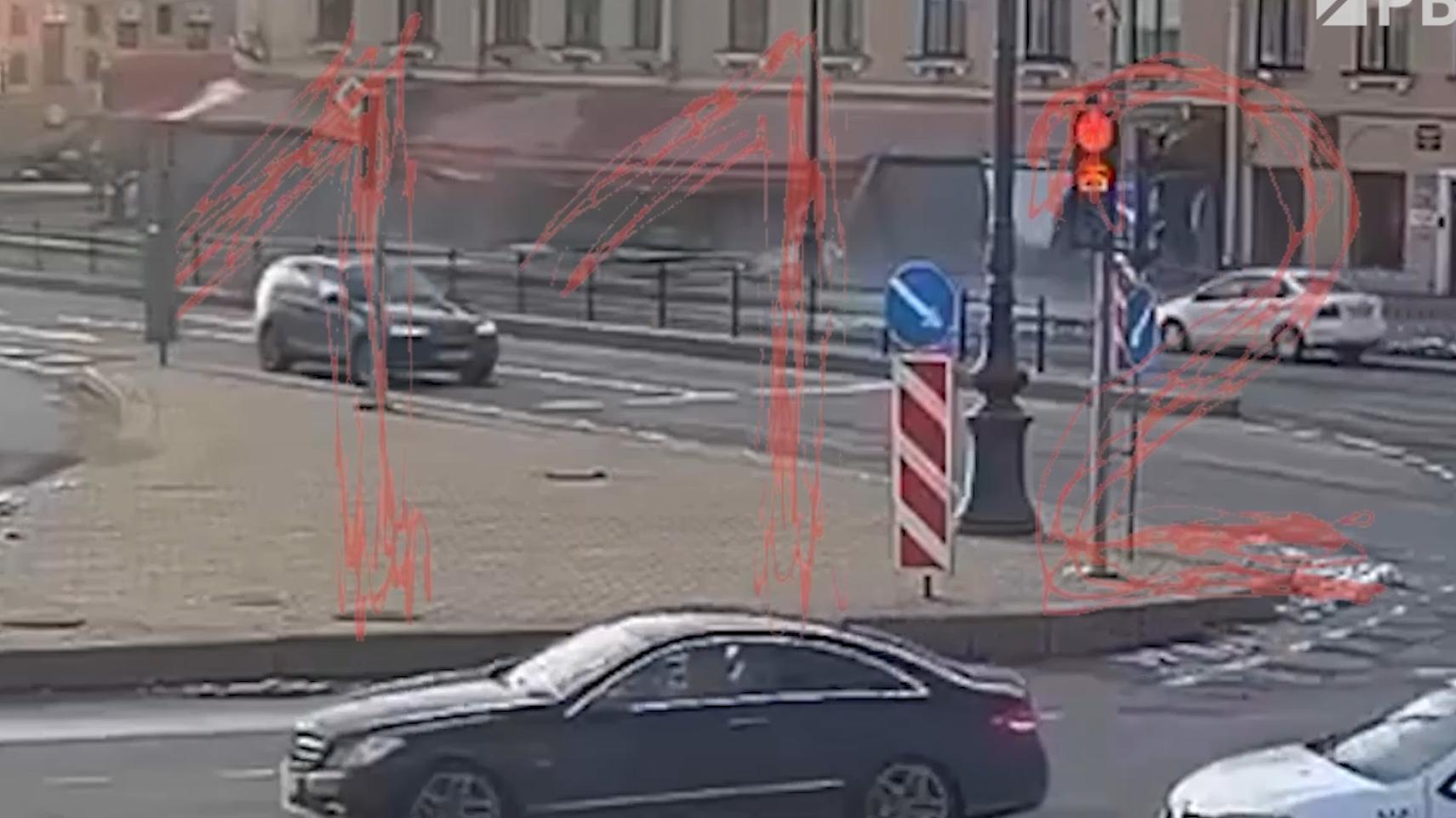 Момент взрыва в кафе в Санкт-Петербурге. Видео