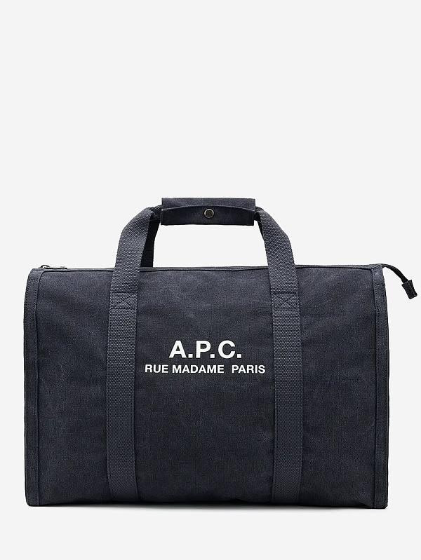 Сумка A.P.C., 41 800 руб. (slepayakurica.ru)