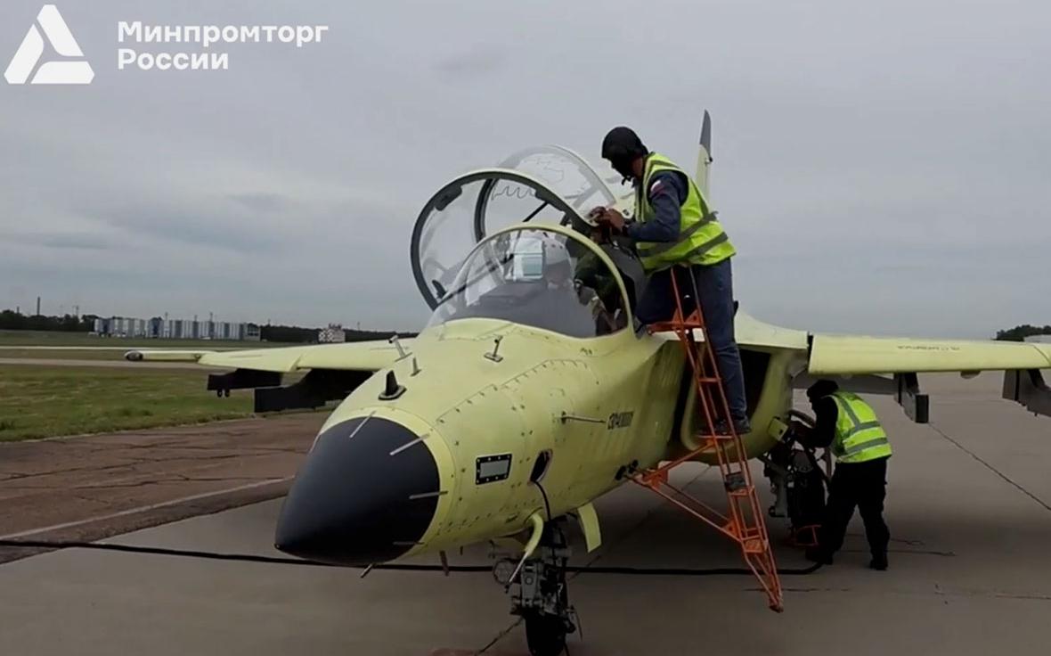 Учебный боевой самолет Як-130М провел первый полет. Видео