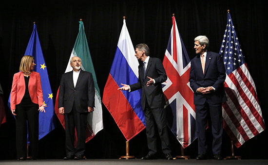 Сбор участников венских переговоров по&nbsp;сирийской проблеме для&nbsp;официального фотографирования. На фото (второй слева) &mdash; министр иностранных дел Ирана Мохаммад Джавад Зариф