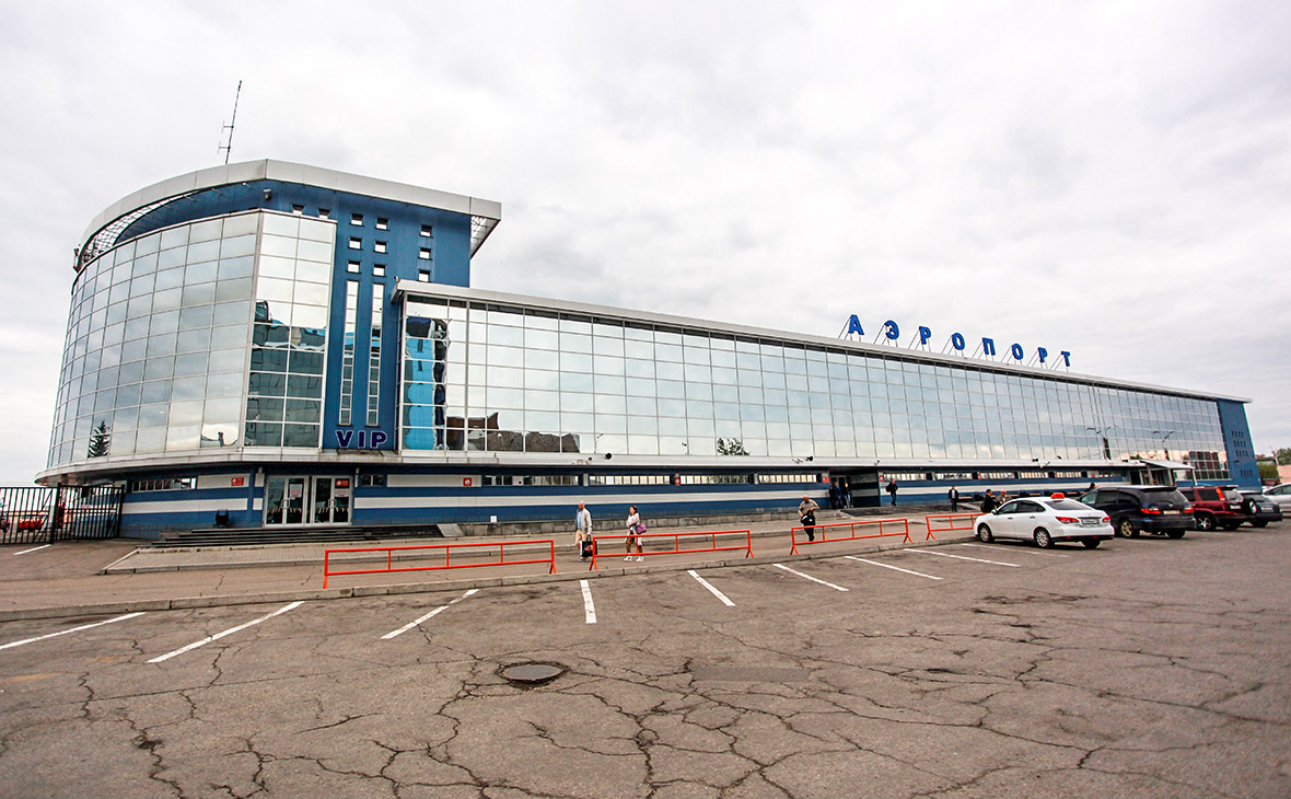 Вид на здание международного аэропорта в Иркутске