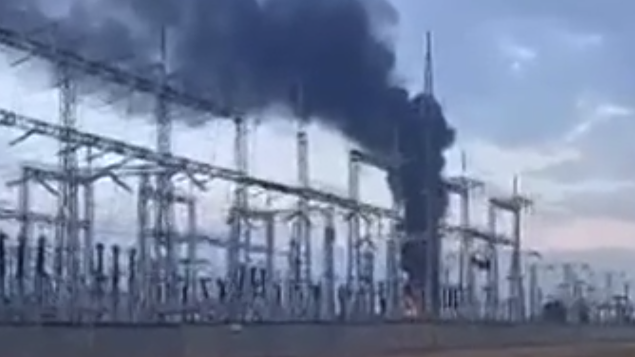 Взрывы на складе боеприпасов под Джанкоем в Крыму. Видео