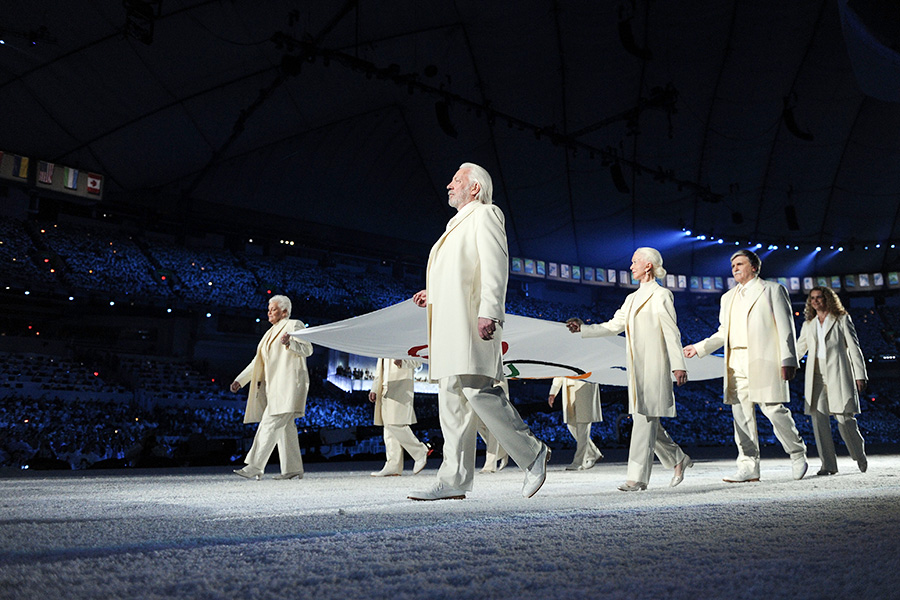 На церемонии открытия Олимпийских игр 2010 года в Ванкувере.
