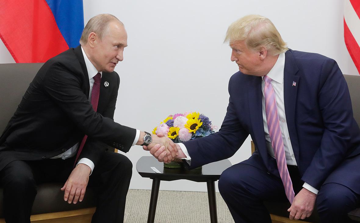 Владимир Путин и Дональд Трамп во время саммита G20, 2019 год