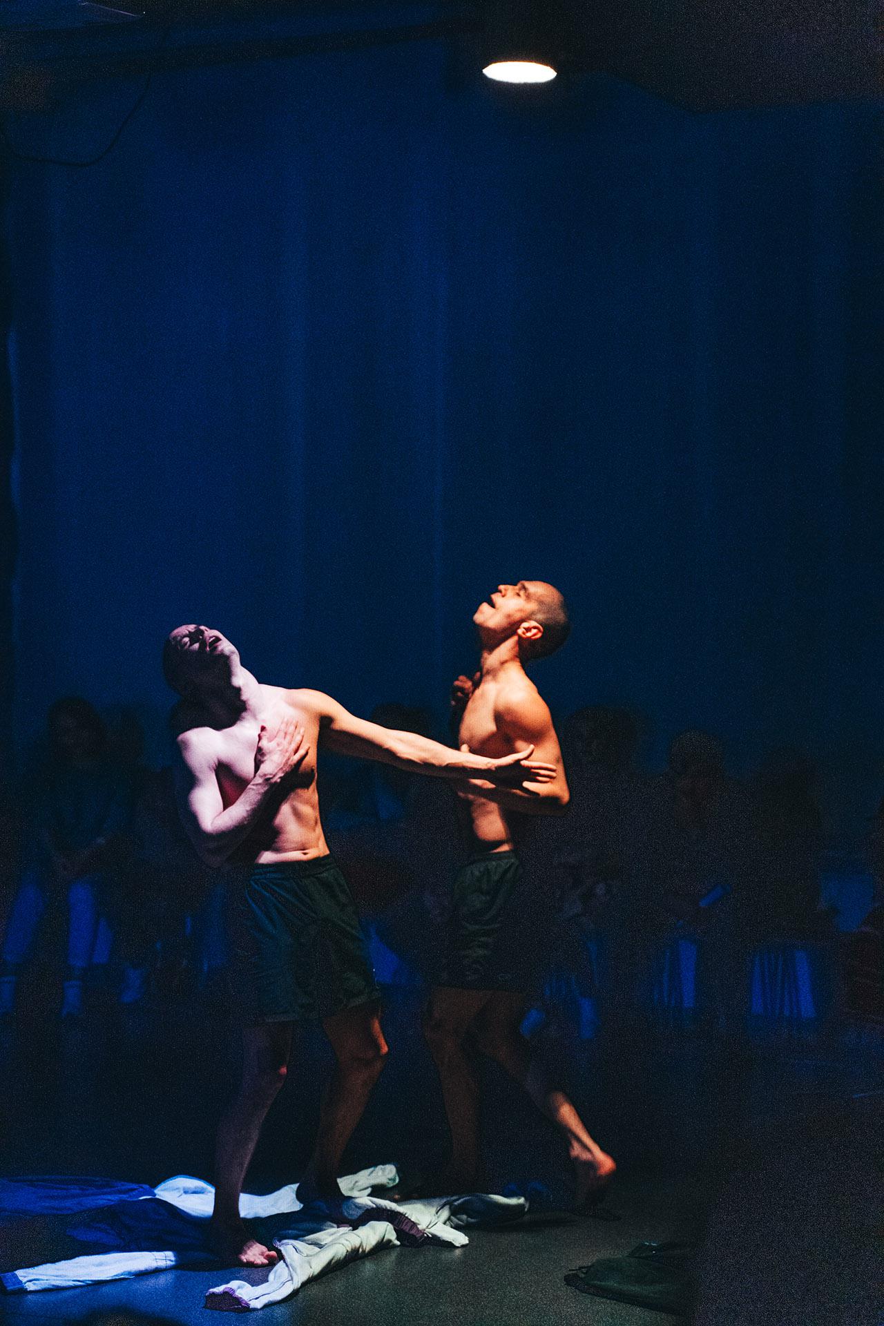 Танцевальный перформанс Sak-Sok
