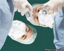Медики впервые в мире пересадили больному лицо и руки 